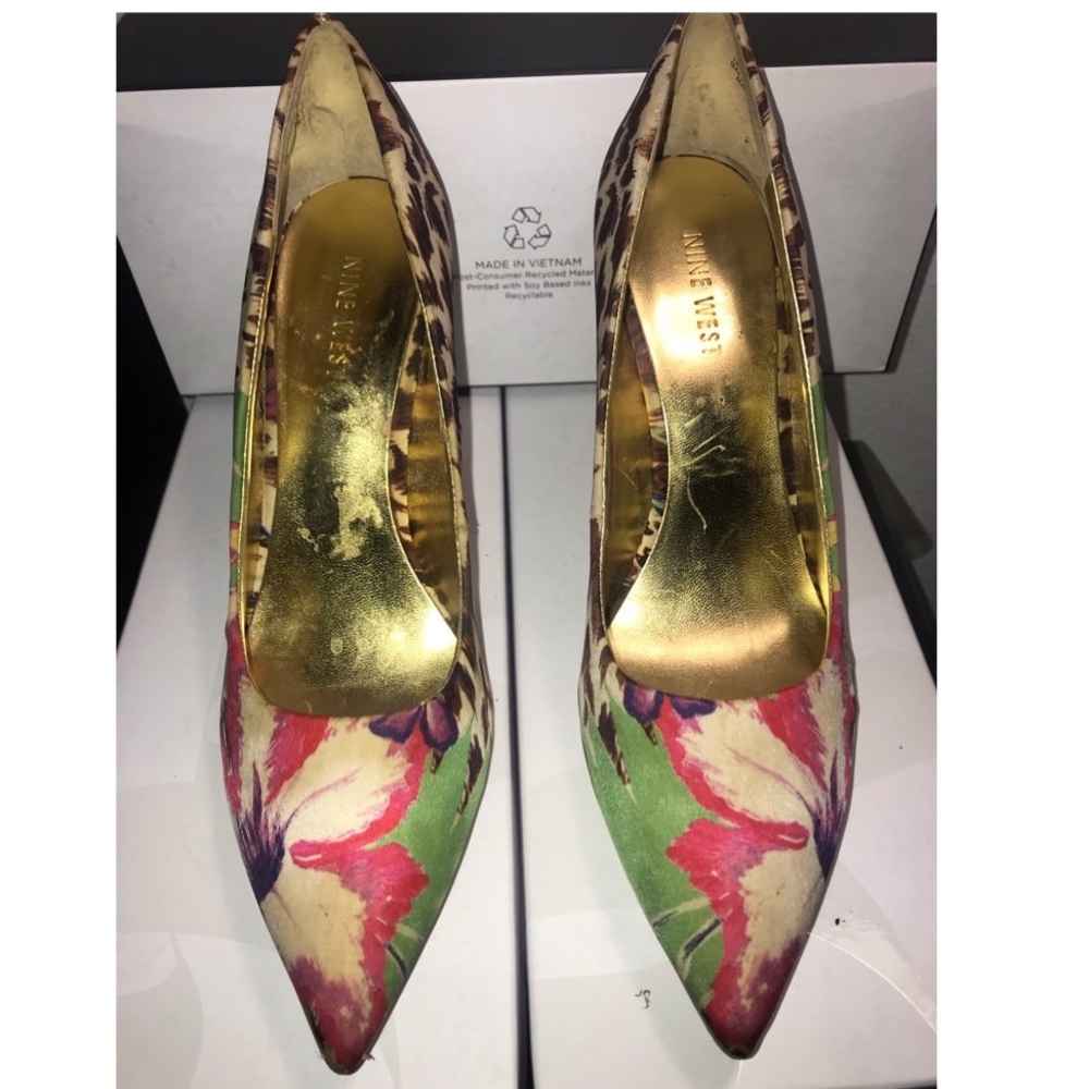 👉🏼 3/$35-Used Nine West Multi Fabric Pump Size 7